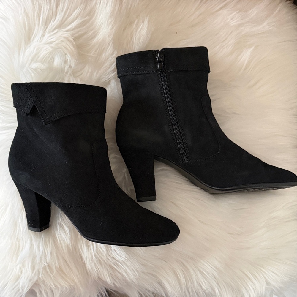 AEROSOLES Black Suede Heeled Ankle Booties